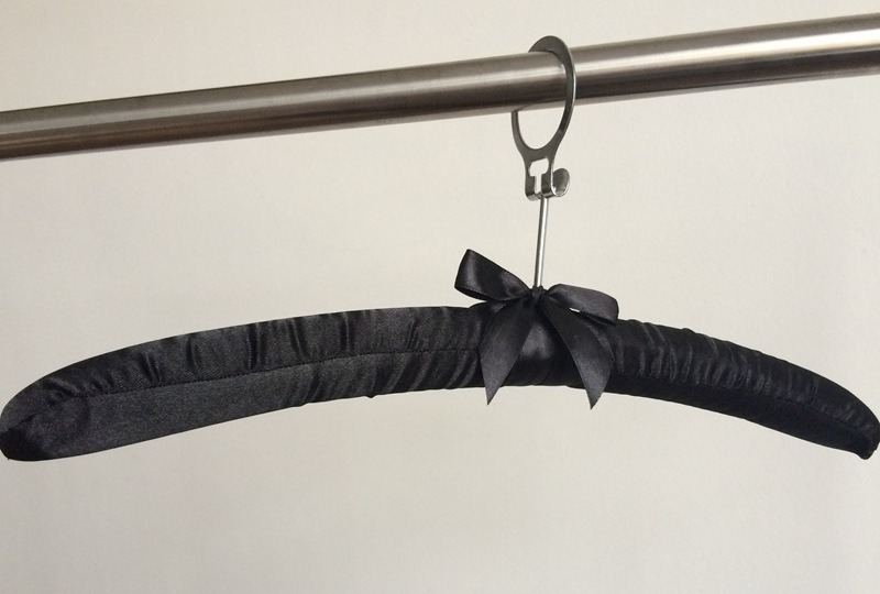 /proimages/2f0j00FQsRCnvMZEct/supplying-anti-theft-satin-padded-clothes-hanger.jpg
