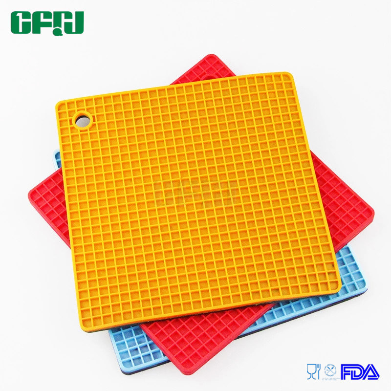 /proimages/2f0j00JdPEtIsZwKcm/bpa-free-cell-pattern-square-shaped-food-grade-silicone-mat-placemat-potholder.jpg
