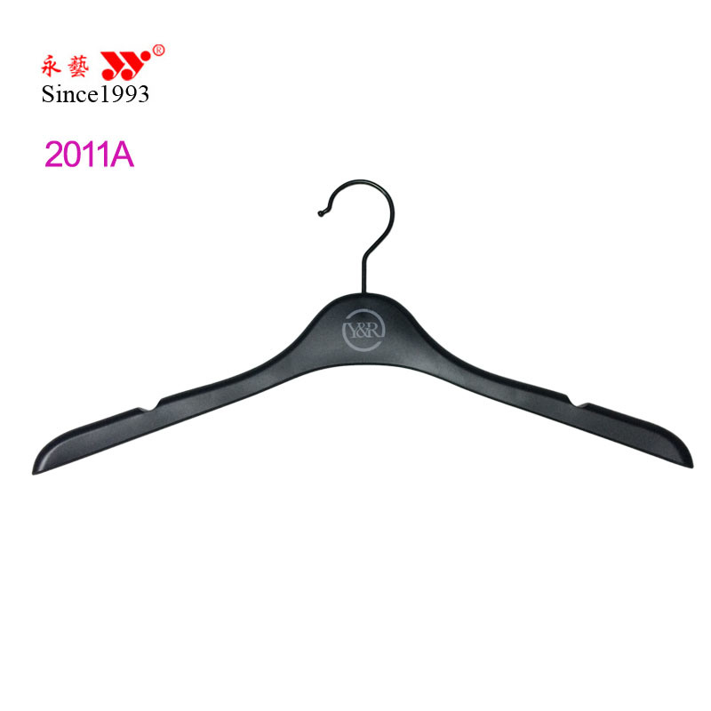 /proimages/2f0j00QAREMljaOBbt/non-slip-black-brand-shops-plastic-used-hangers-custom.jpg