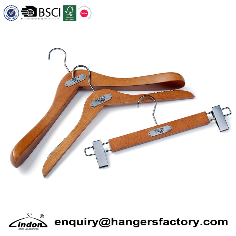 /proimages/2f0j00YTWGbAlEYFki/audited-supplier-lindon-tinned-logo-plate-antique-dark-wooden-cloth-hangers.jpg