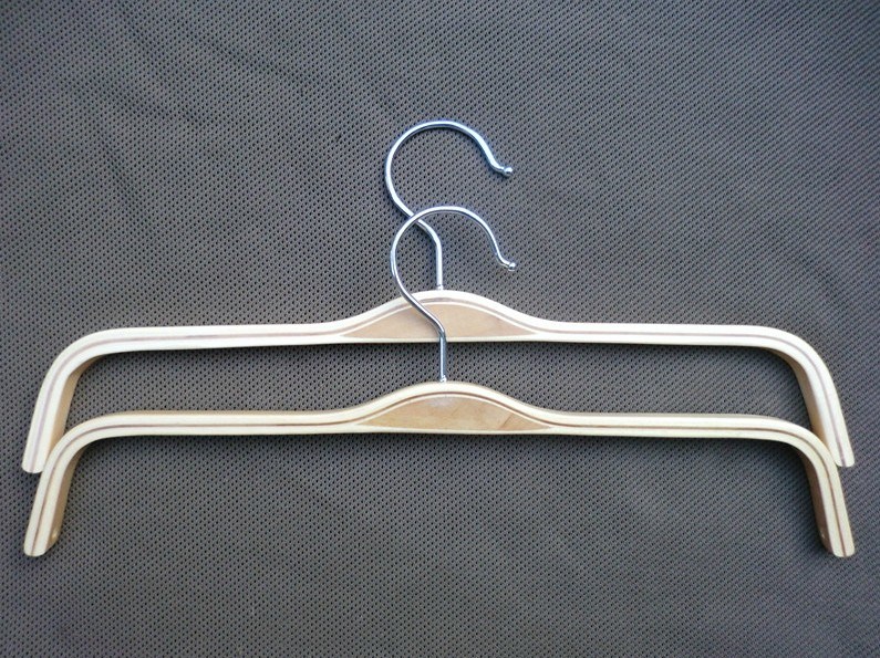 /proimages/2f0j00YsHTRzKCOcof/hot-sale-wooden-wire-clothes-hanger-custom-logo.jpg