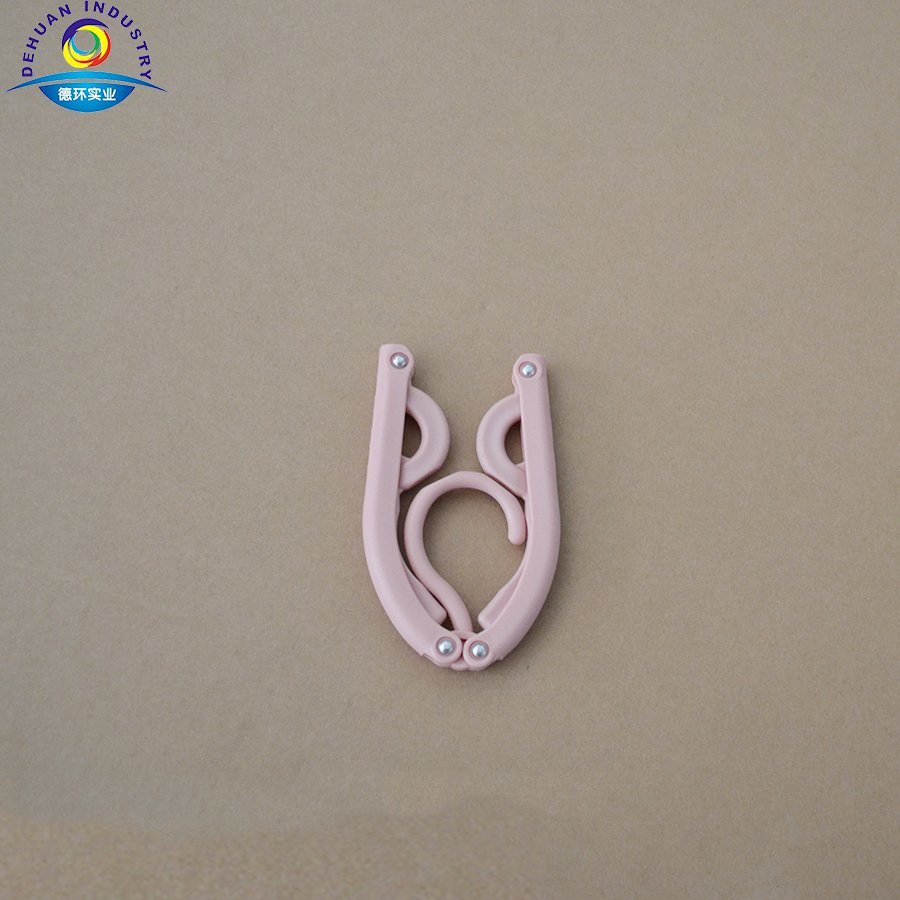 /proimages/2f0j00YtlfHsGJnwkN/plastic-hangers-for-clothes-with-clips.jpg