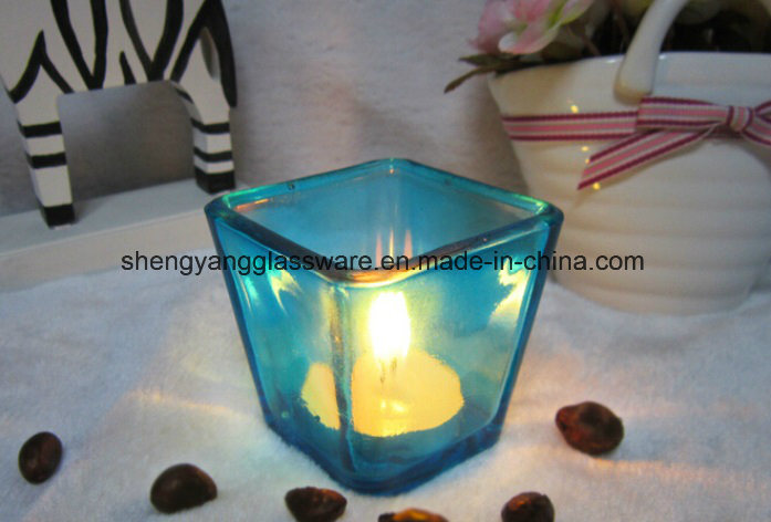 /proimages/2f0j00cSdQpyNrkmzL/china-natural-color-crystal-glass-candle-holders-manufacturer.jpg