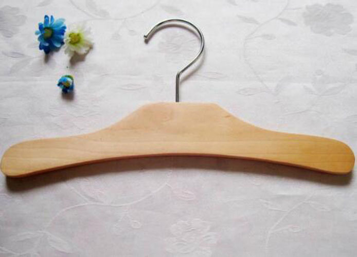 /proimages/2f0j00cyLQervqrIom/high-quality-wooden-baby-clothes-hanger.jpg