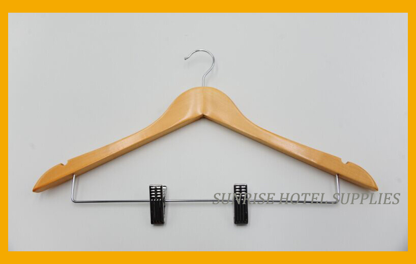 /proimages/2f0j00fFYQlOgMgKbT/hotel-wooden-clothes-hanger-with-metal-clip.jpg