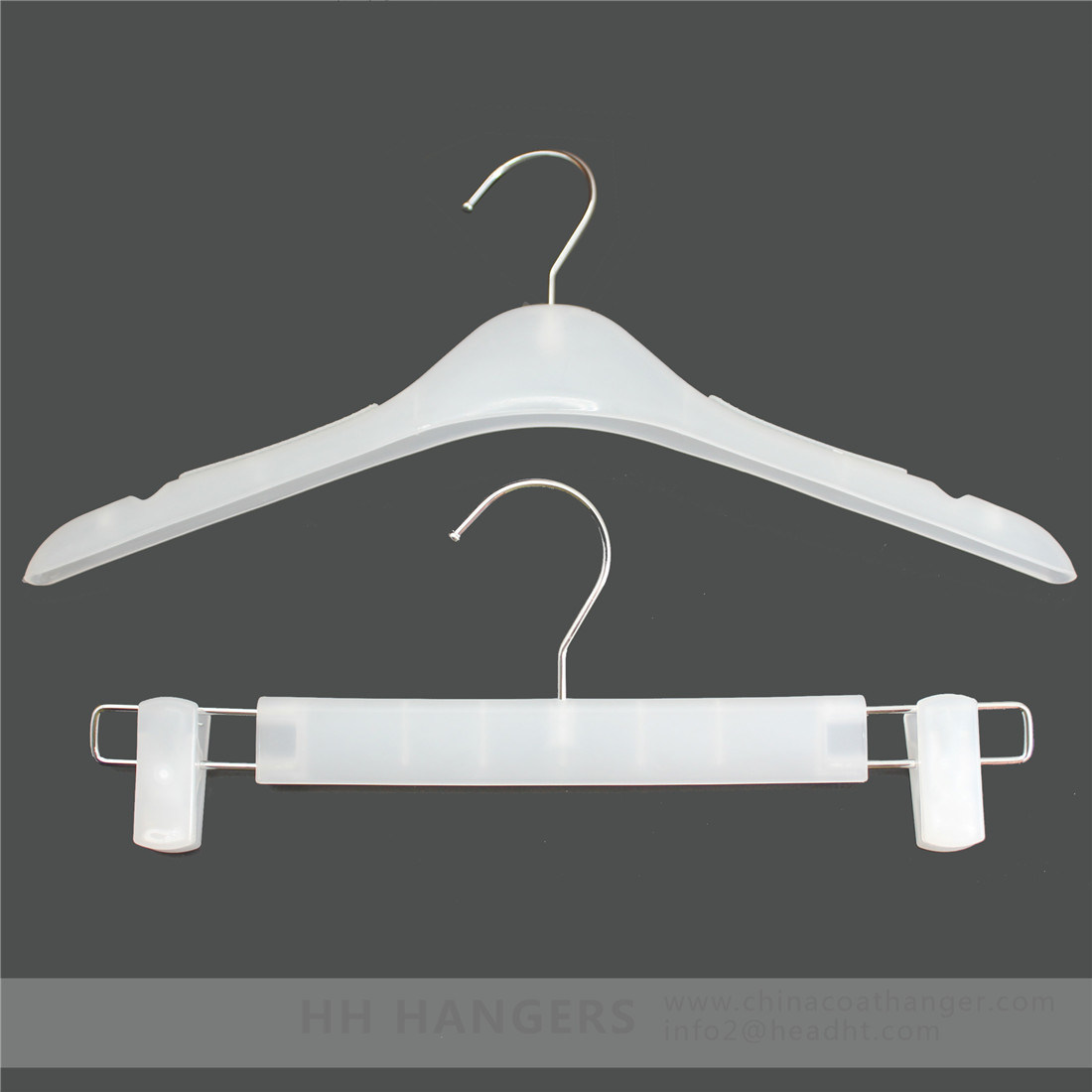 /proimages/2f0j00hSUtZCWMhPzV/frozen-white-plastic-clothes-hanger-with-white-adjustable-clips-bottom-coat-hangers-for-jeans.jpg