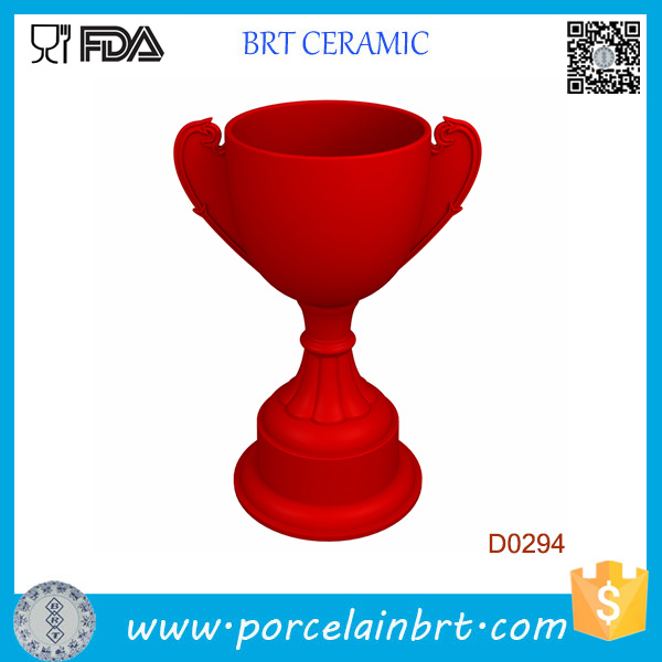/proimages/2f0j00hjmQHWJCAirU/red-trophy-shape-kitchen-ceramic-egg-cup-holder.jpg