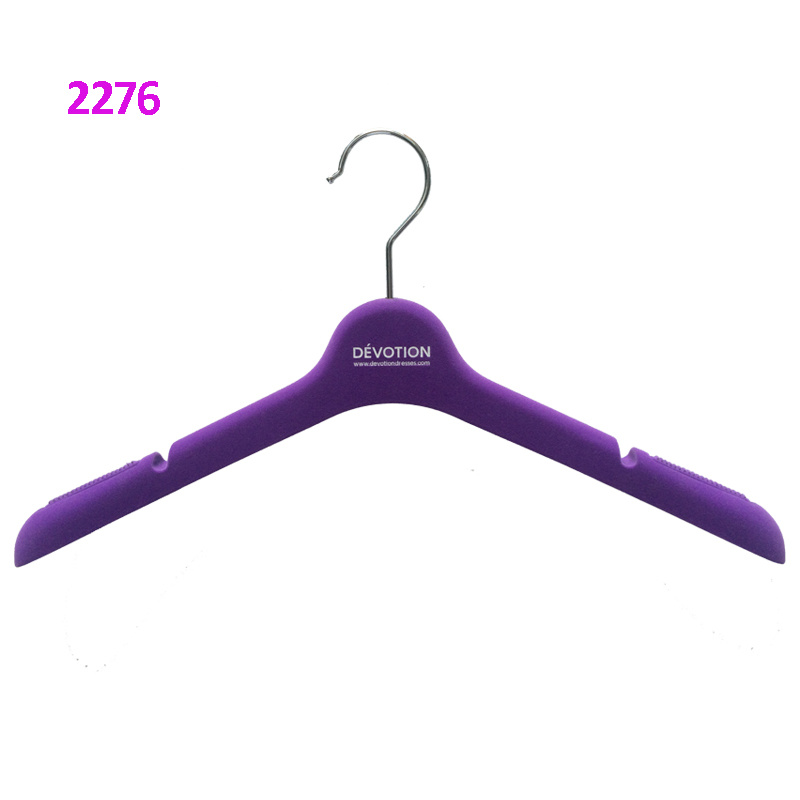 /proimages/2f0j00lAJaqowKSGcH/luxury-fashion-shop-custom-no-slip-female-purple-velvet-hangers.jpg
