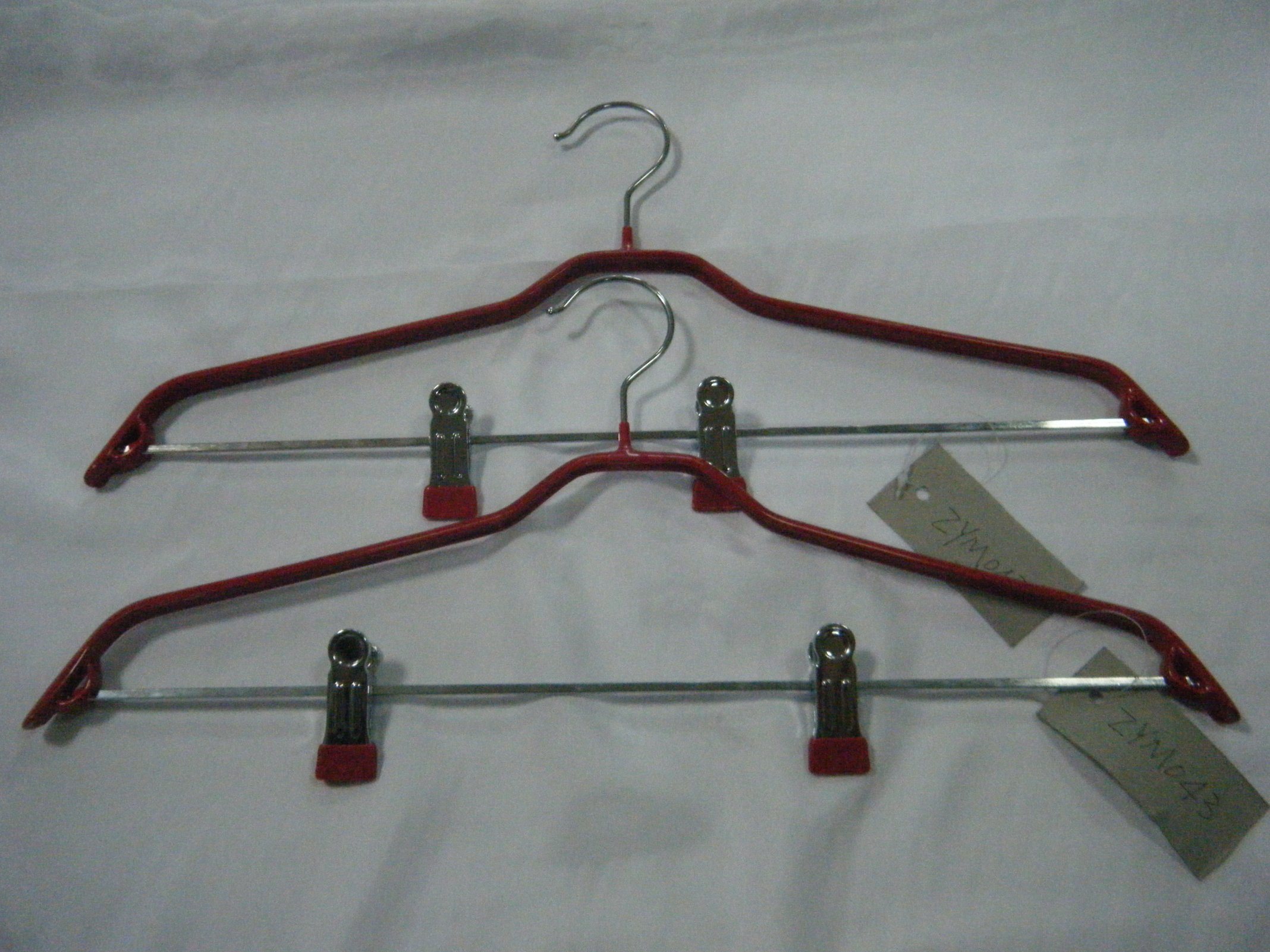 /proimages/2f0j00nAiEZOfsiCkw/pvc-metal-clothing-hanger-with-2-metal-clips.jpg