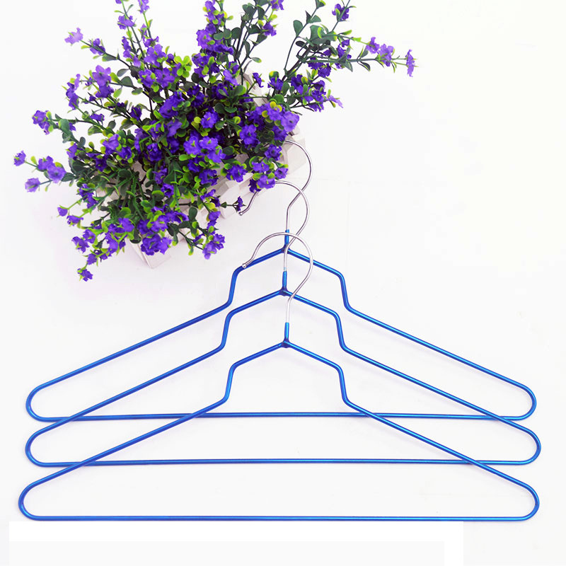 /proimages/2f0j00nKDTgJyhQoqw/simple-style-wire-clothes-hanger.jpg