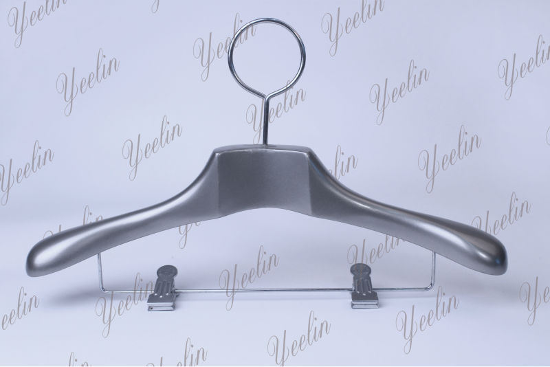 /proimages/2f0j00qOpEBLaHOfko/luxury-high-quality-fashion-clothes-wooden-hanger-hanger-for-drying-clothes-high-end-clothes-hangers.jpg
