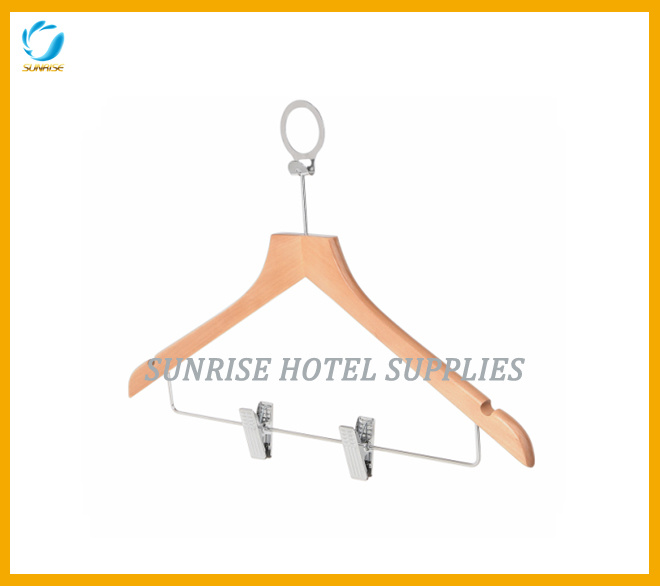 /proimages/2f0j00rdvtDIqzHYcj/anti-theft-wooden-clothes-hanger-with-clips.jpg