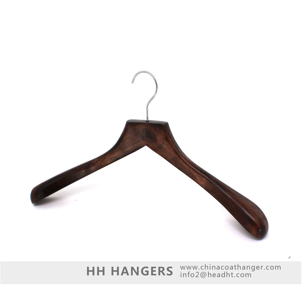/proimages/2f0j00vKsaSDcWfupF/18-luxury-bigger-shoulder-walnut-wooden-clothes-hangers-for-jeans.jpg