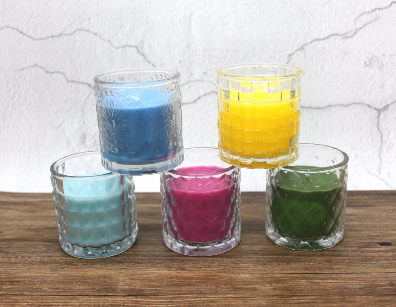 /proimages/2f0j00zFdQAluhAarm/hot-sell-fashion-colorful-embossed-candle-holders-for-home-decoration.jpg
