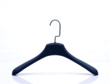 Narrow Shoulder Rubber Coated Plastic Hanger for Sale