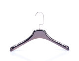 Narrow Shoulder Varnish Plastic Hanger with Anti-Slip