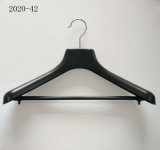 Wide Shoulder Black Plastic Gloss Coat Hangers with Bar for Suit