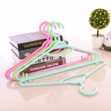 Chinese Factory High Quality Wholesale 360 Degree Rotating Twirl PP Plastic Hanger