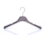 Top Class Wide Shoulder Varnish Plastic Anti-Slip Hanger for Clothes