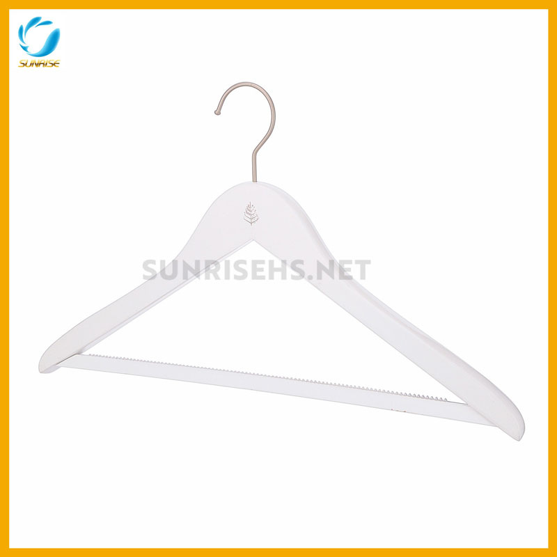 /proimages/2f0j00EwDaTJQtOPod/male-clothes-wooden-hanger-for-hotel.jpg