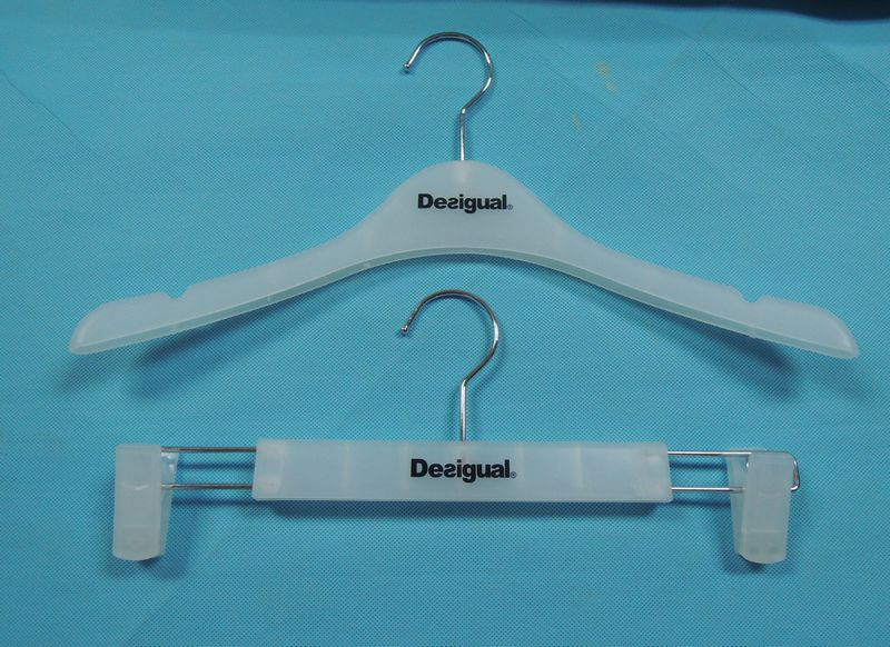 Brand Personalized Adults Top Clothes Non Slip Plastic Hanger