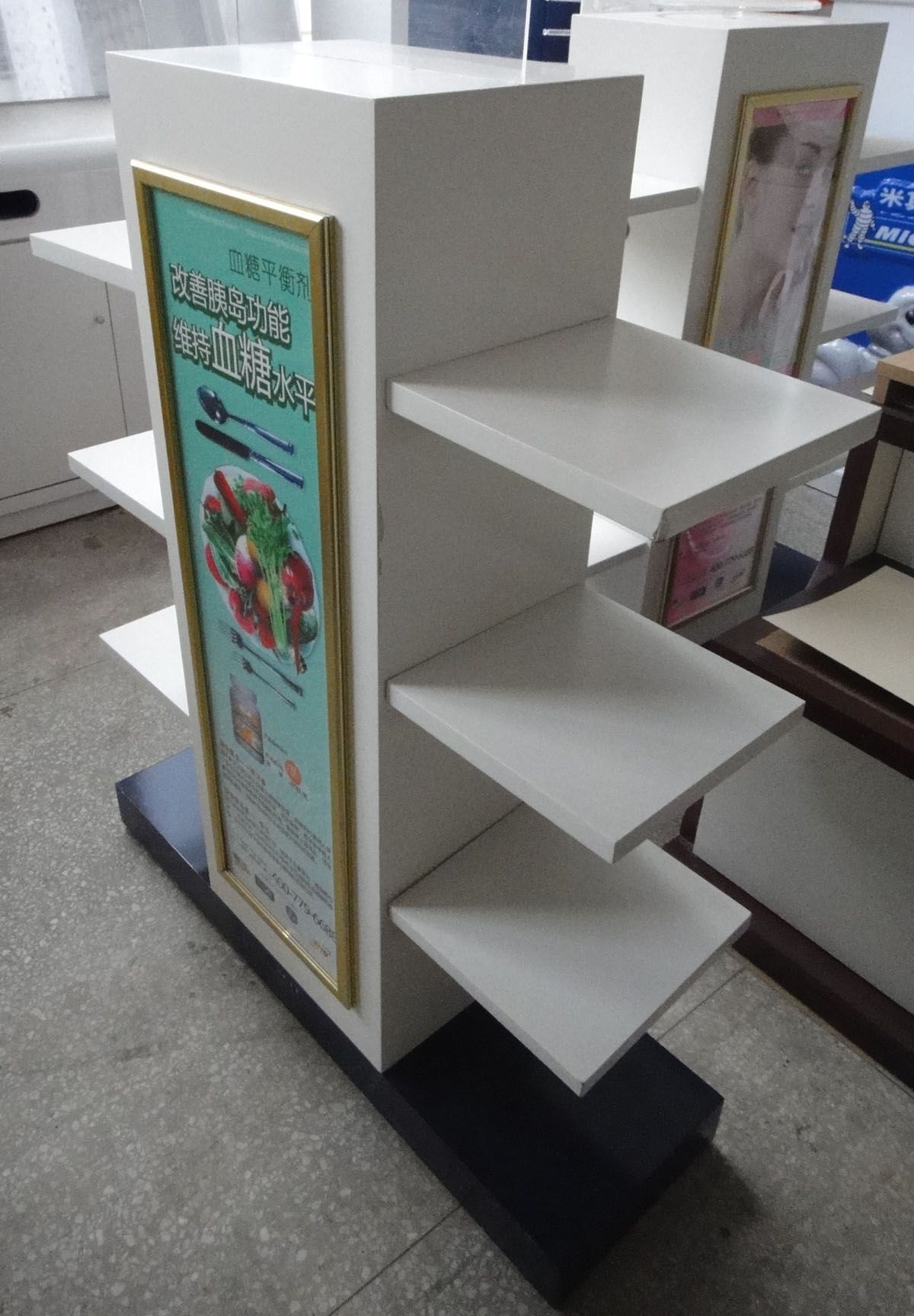 /proimages/2f0j00JMWatSUBnNqu/sgs-iso-mdf-wooden-retail-display-rack.jpg