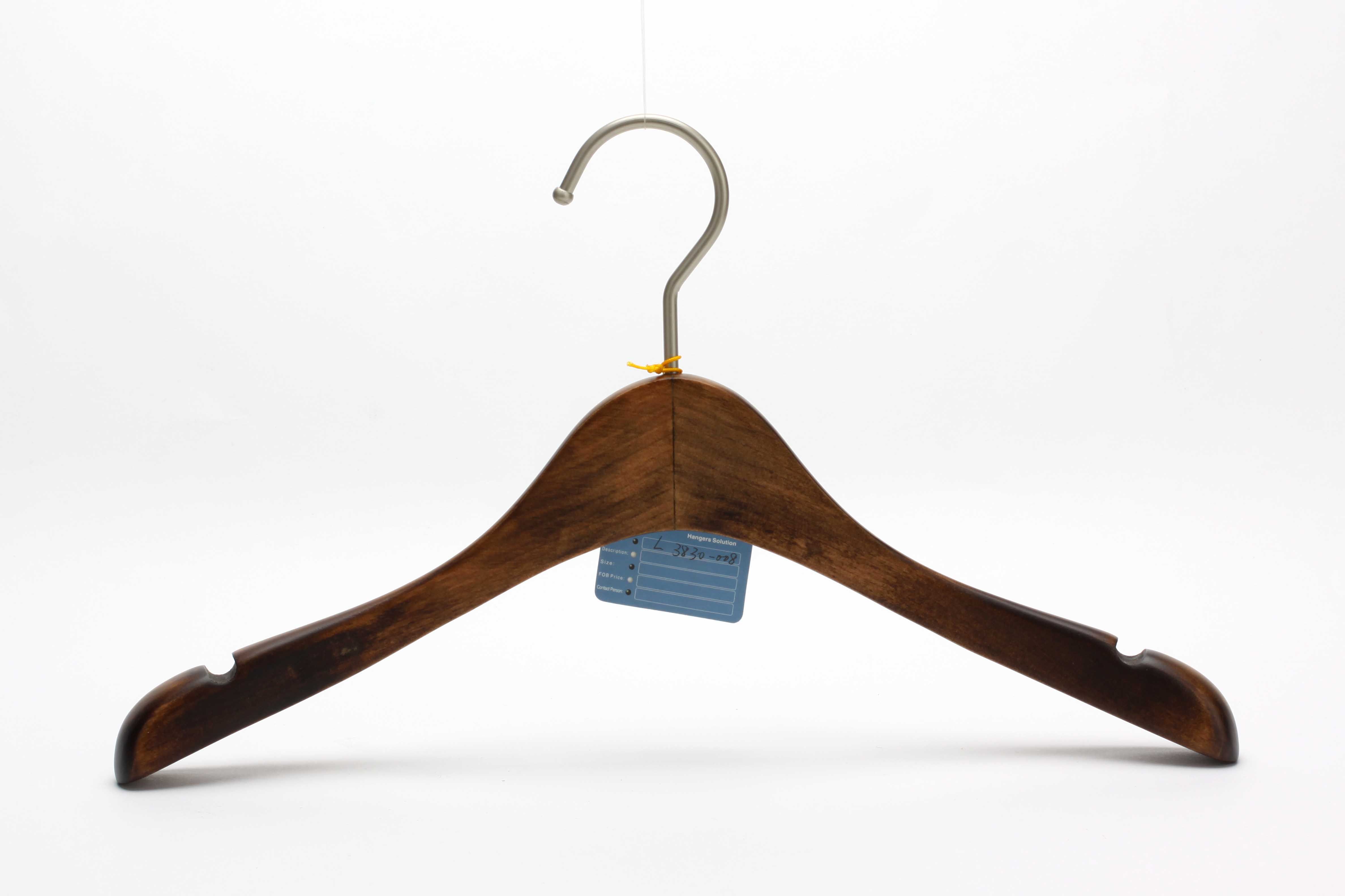 /proimages/2f0j00OdmTJHrlQKqi/luxury-brand-wooden-coat-hanger.jpg