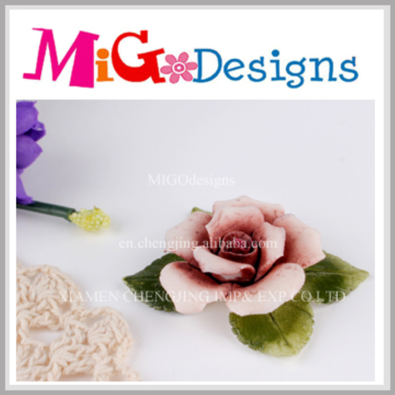 /proimages/2f0j00RwnTLAgrCcqu/fashionable-ceramic-flower-decorative-candle-holder.jpg