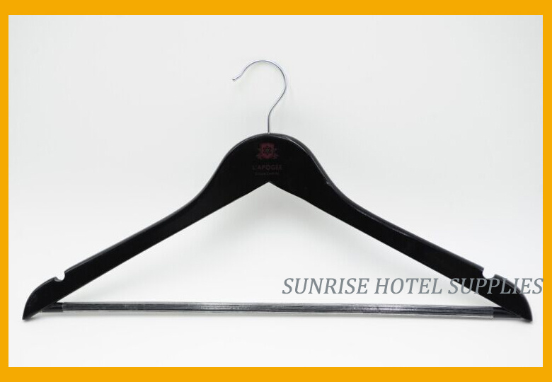 Customized Clothes Wooden Hanger with Hotel Logo