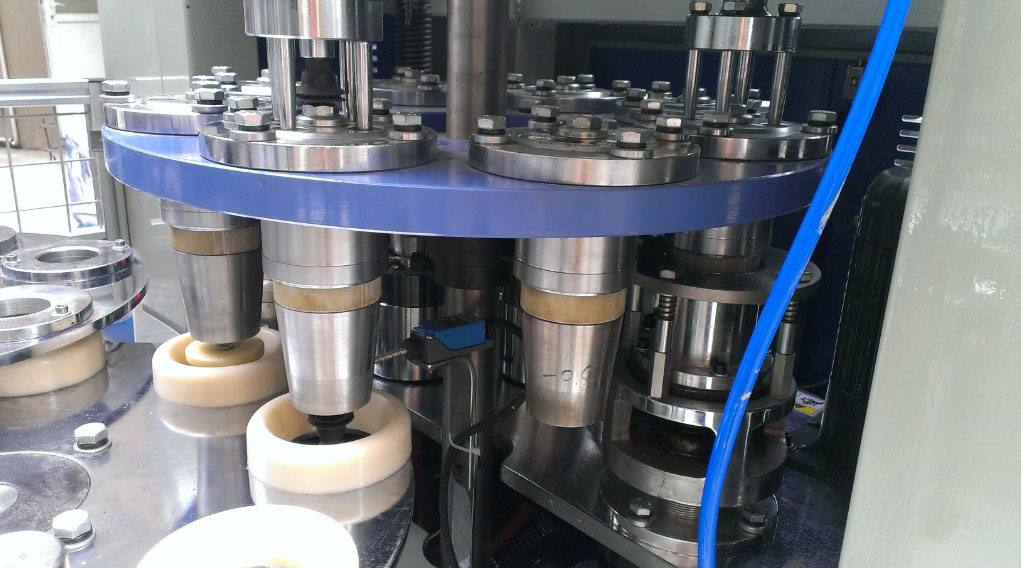 Cup Making Machine in Hot Sale/Paper Cup Machine