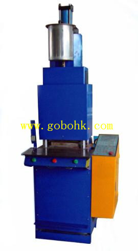 PVC Automatic Injection Molding Machine for Lighter/Cup Holder (Lx-P008)