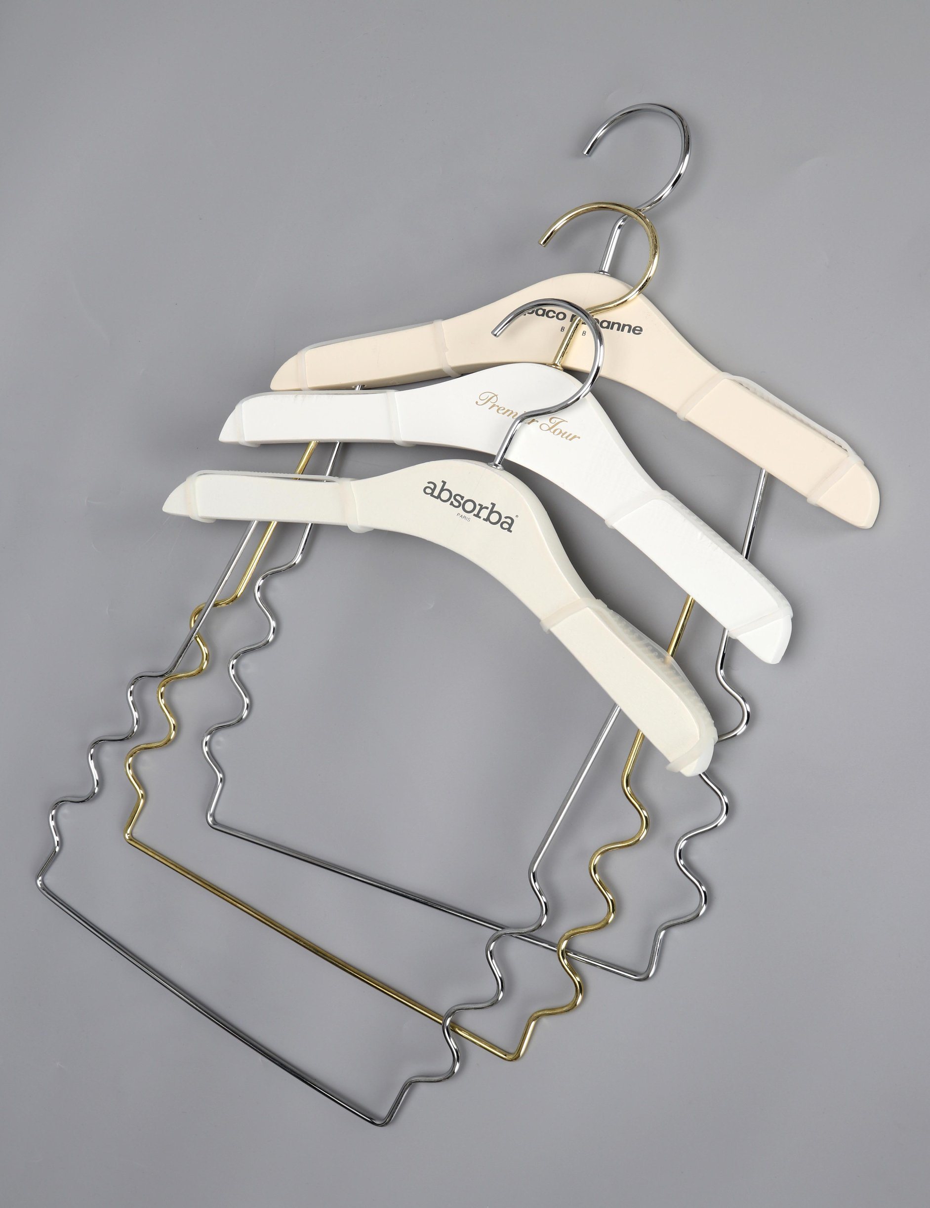/proimages/2f0j00ctIfqzOhOaob/high-quality-white-baby-wooden-hanger-with-metal-frame-for-kids.jpg