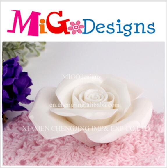 Classical Grace Ceramic Flower OEM Ivory Candle Holder