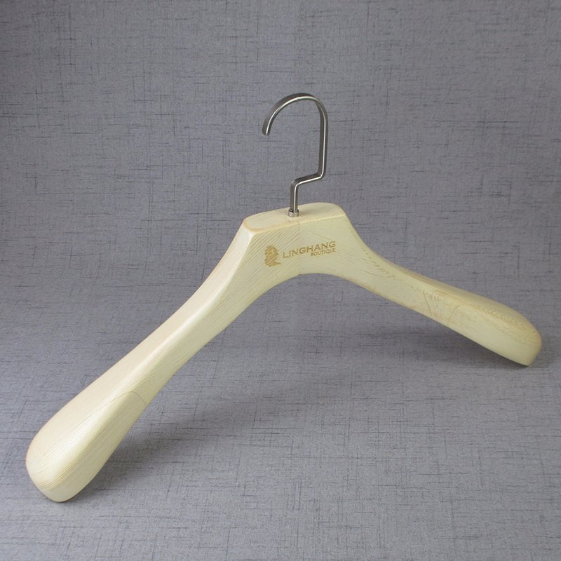 /proimages/2f0j00iabRhUArVQoL/beige-men-jacket-pine-wood-clothes-hanger.jpg