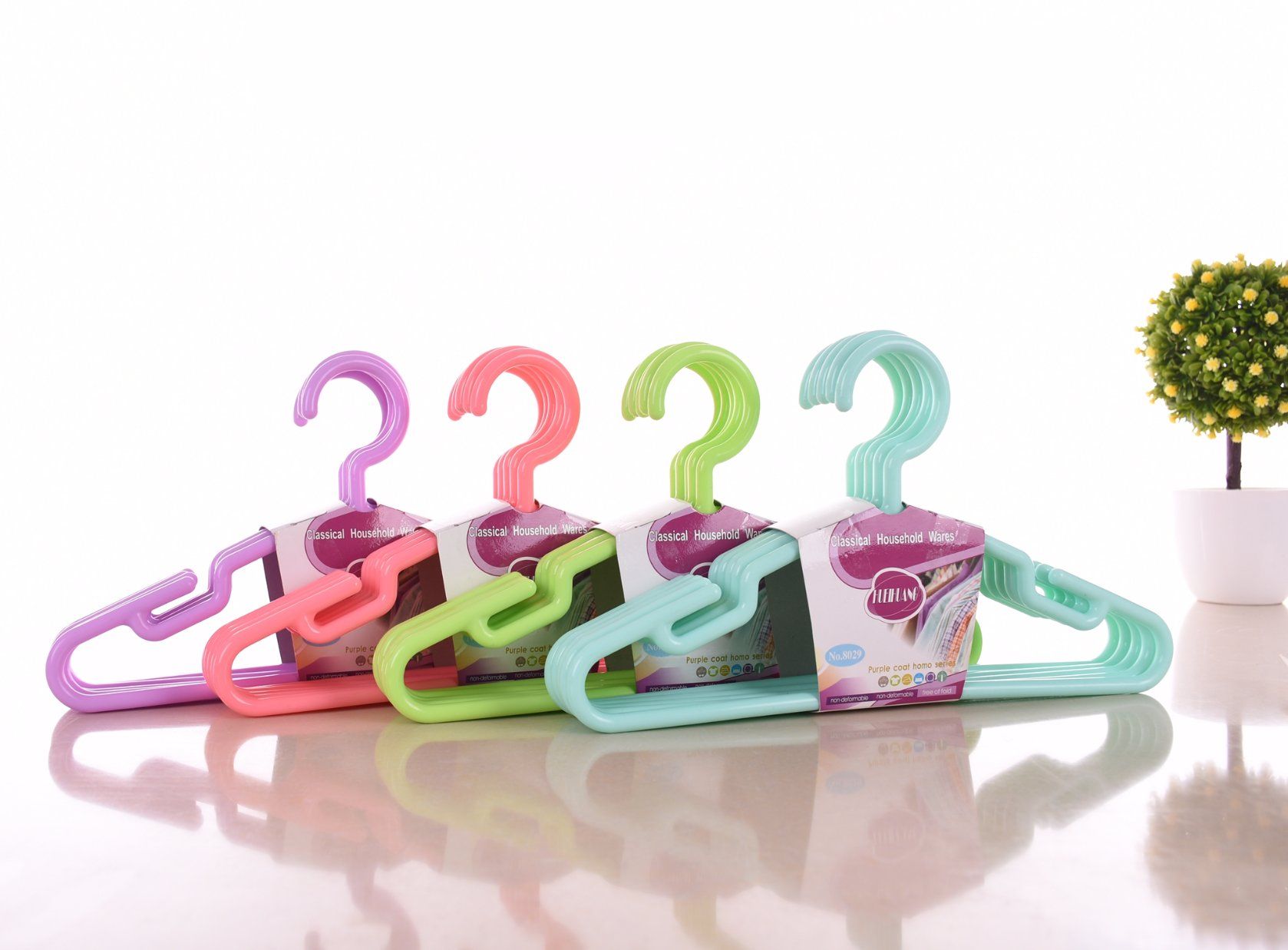 Customized Colorful Daily Use Plastic Clothes Hanger for Children