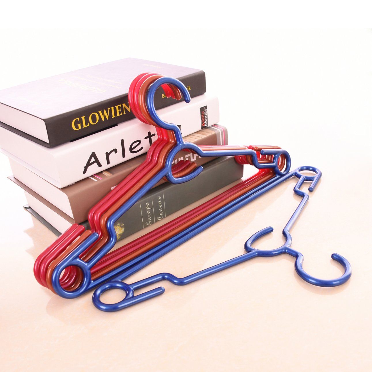 /proimages/2f0j00oEZfFHSqSjbJ/high-quanlity-retro-dark-color-plastic-hanger-with-wholesale-prices.jpg