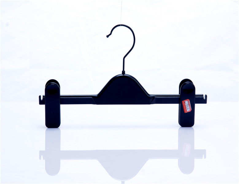 Whole Balck Palstic Hanger with Clip for Kids/Children
