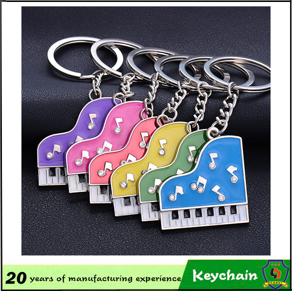 High Quality Beautiful Colorful Piano Metal Keychain