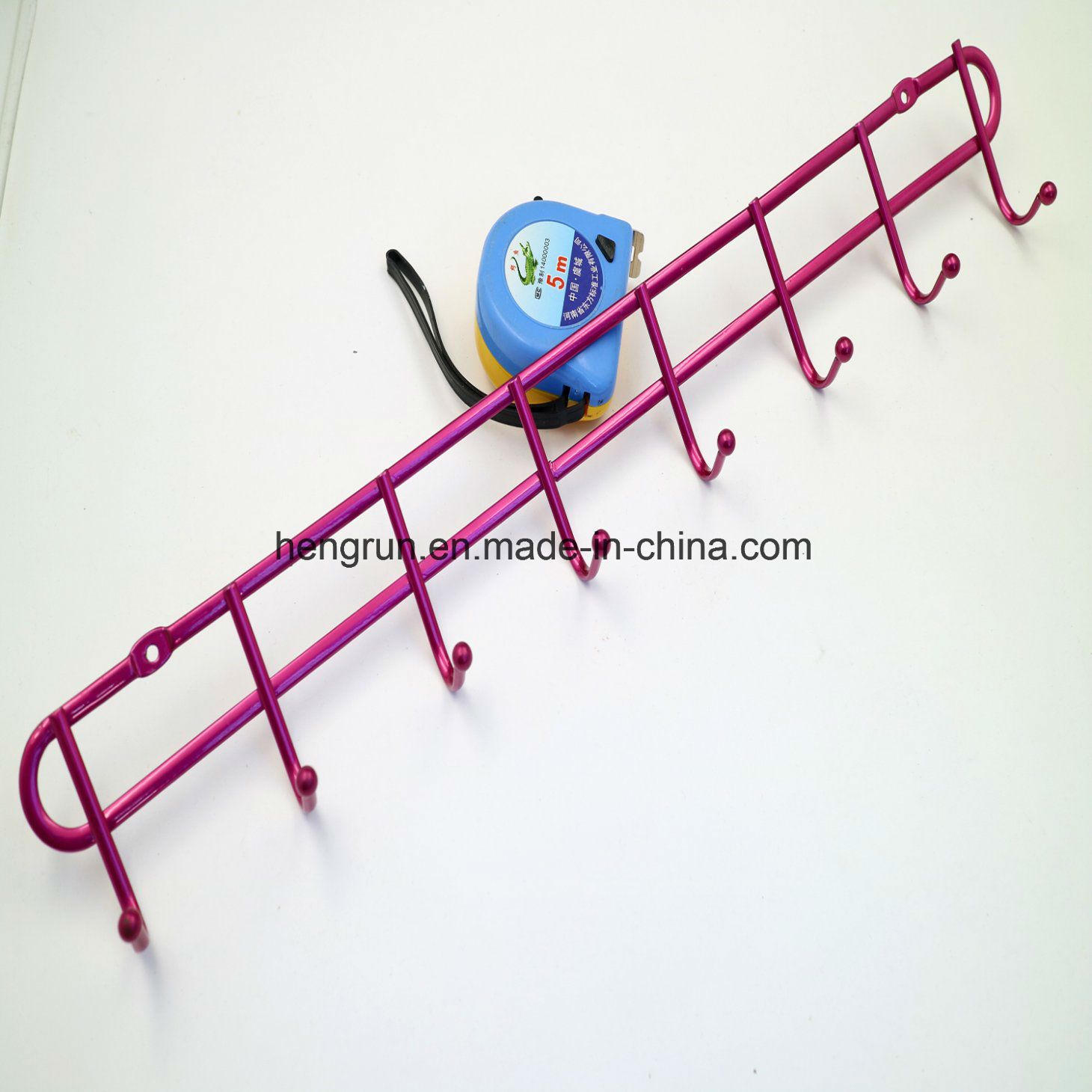 /proimages/2f0j00yOGTfFUnCzrj/metal-clothes-hanger.jpg