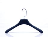 Narrow Shoulder Rubber Coated Plastic Hanger for Sale
