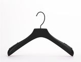 Black Rubber Coated Wooden Clothes Hanger for Coat with Anti Slip