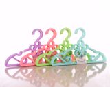 Taizhou Supplies Lovable Durable Flower Plastic Hangers for Adult Clothes